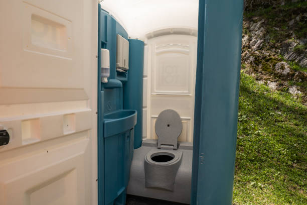 Best Luxury portable toilet rental  in Holton, KS