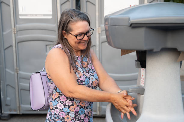 Best Portable toilet rental cost  in Holton, KS